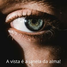 À vista, a vista ou avista? A vista pode fazer referência ao olho propriamente dito ou, então,  ao que estes olhos veem: uma paisagem, um cenário. 