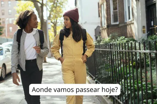 Aonde deve ser empregado com verbos que indicam movimento.