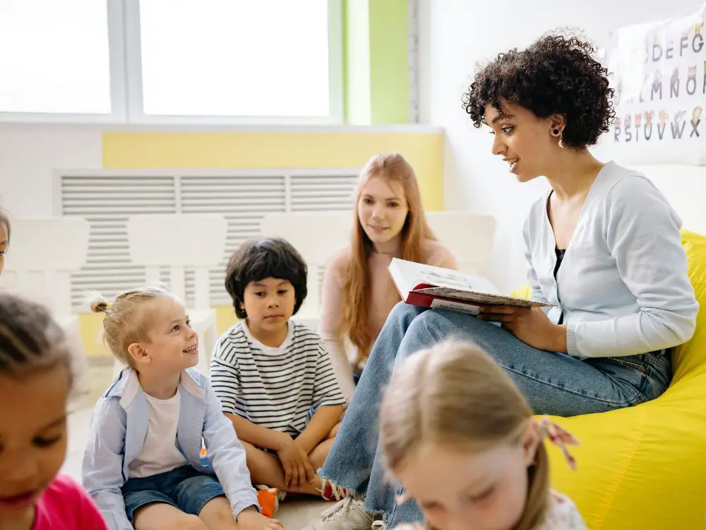 O valor de uma Língua deve ser despertado desde a educação infantil. O falar brasileiro é uma característica singular de nossa Língua.